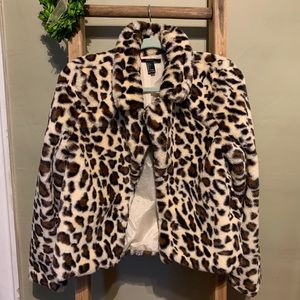 Cropped leopard faux fur jacket